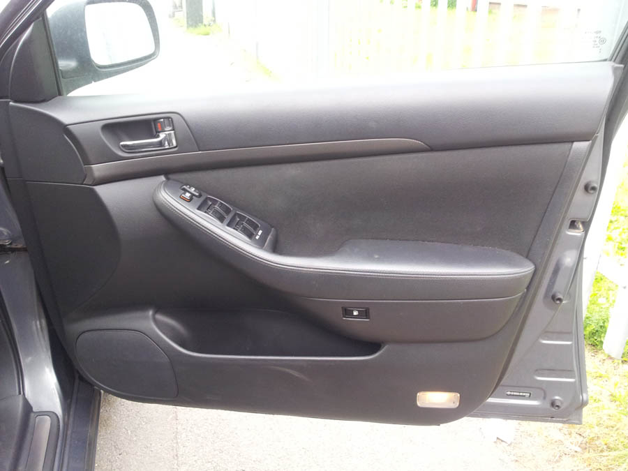 Toyota Avensis T3-X door-panel-card-driver-side-front